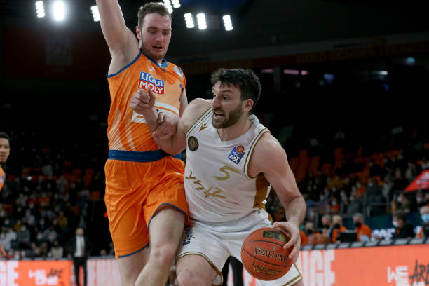 阵容中的不 阵容中的不